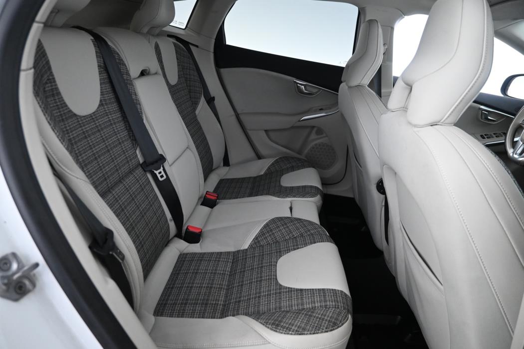 VOLVO V40 Cross Country 2017
