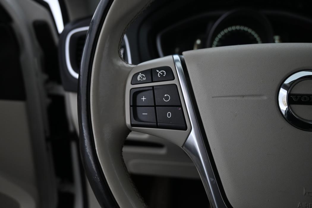 VOLVO V40 Cross Country 2017