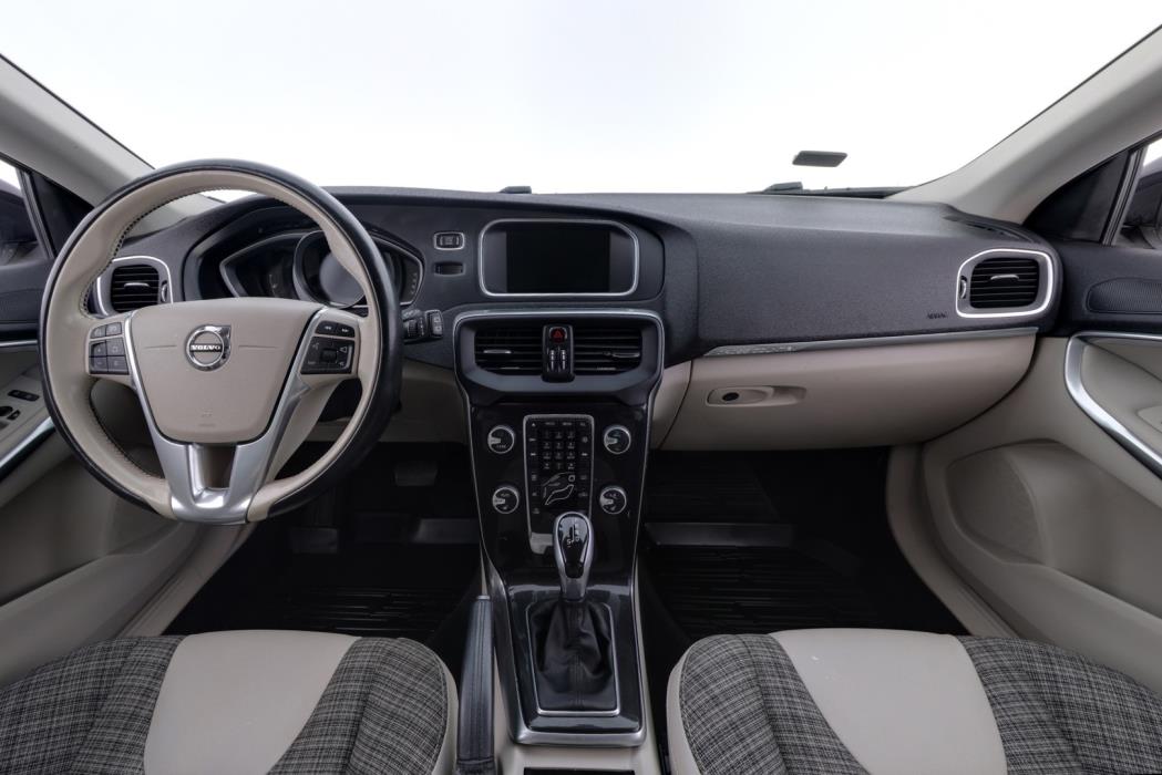 VOLVO V40 Cross Country 2017