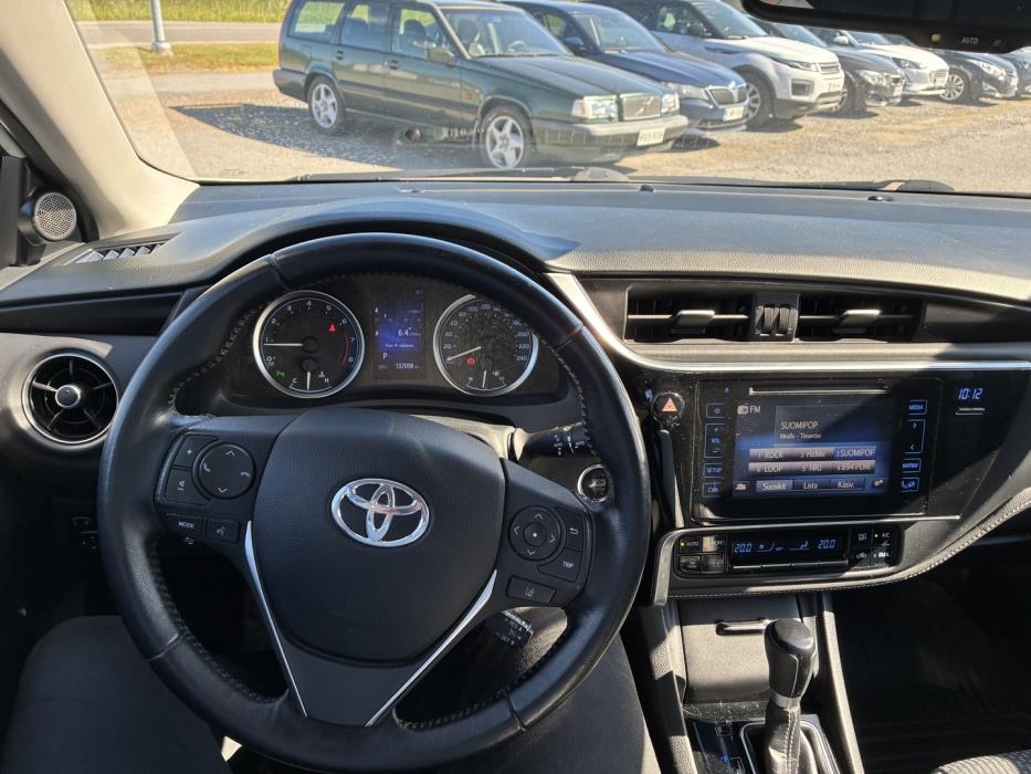 TOYOTA Corolla 2017