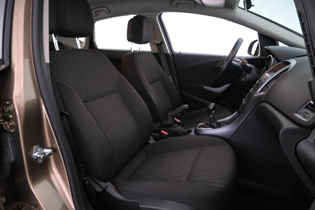 OPEL Astra 2013