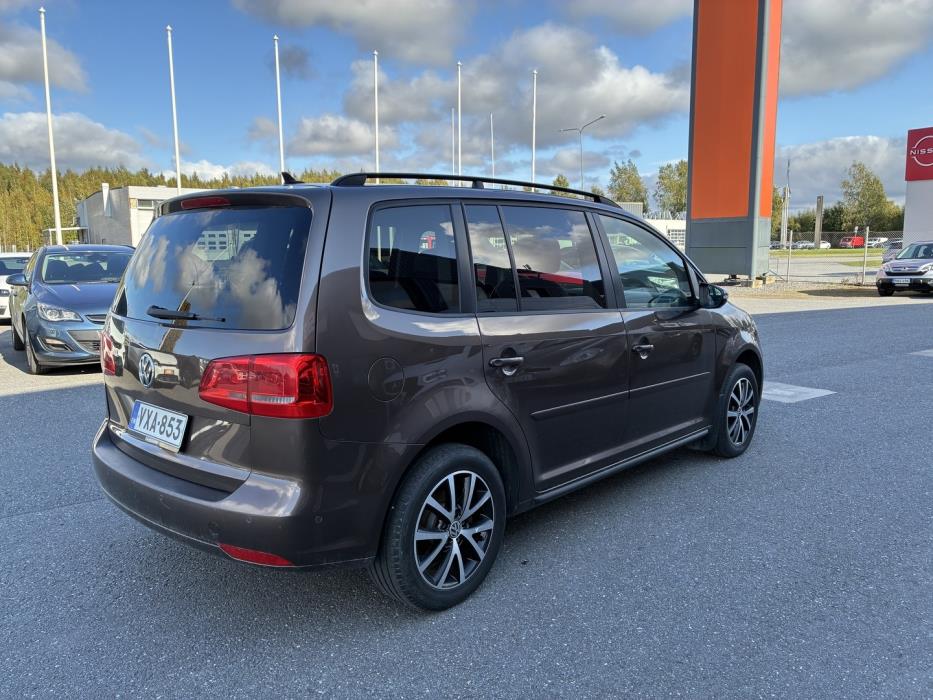 VOLKSWAGEN Touran 2014