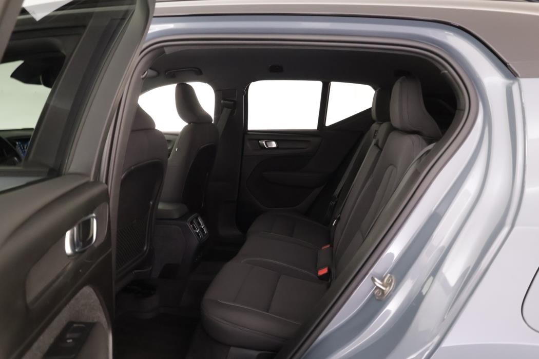 VOLVO XC40 2023