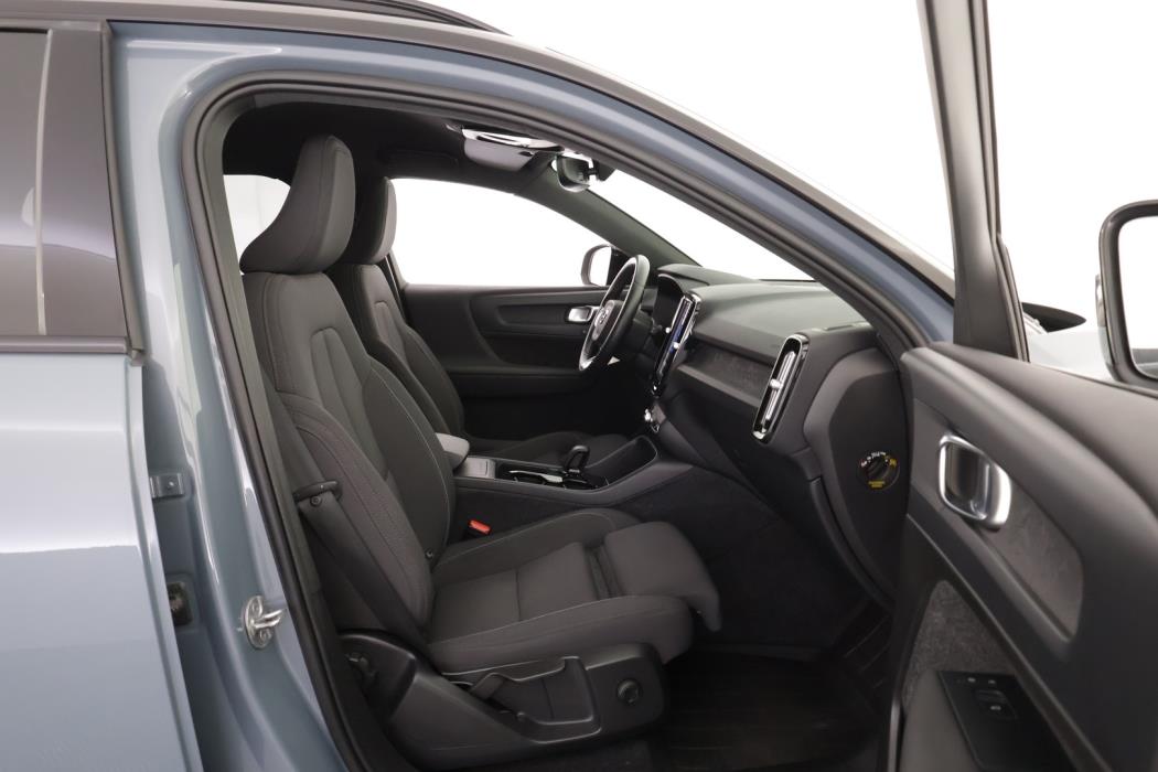VOLVO XC40 2023