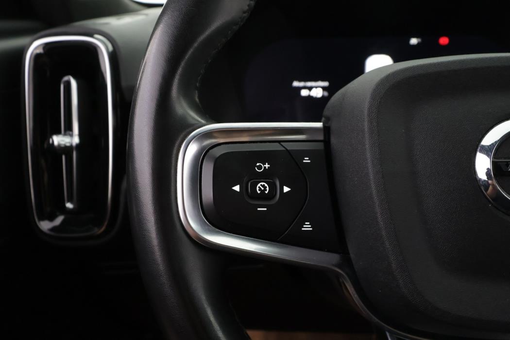 VOLVO XC40 2023
