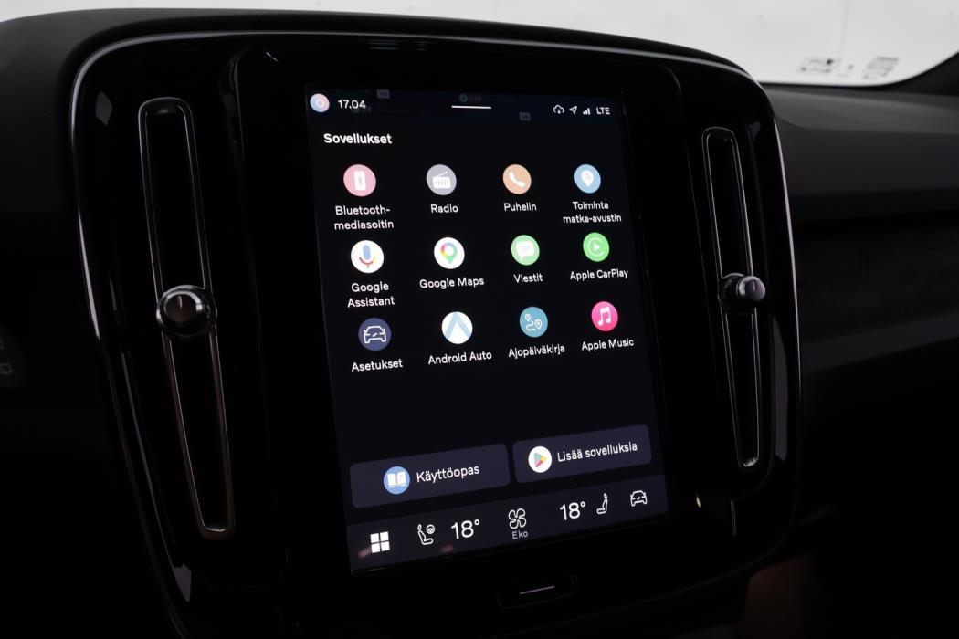 VOLVO XC40 2023