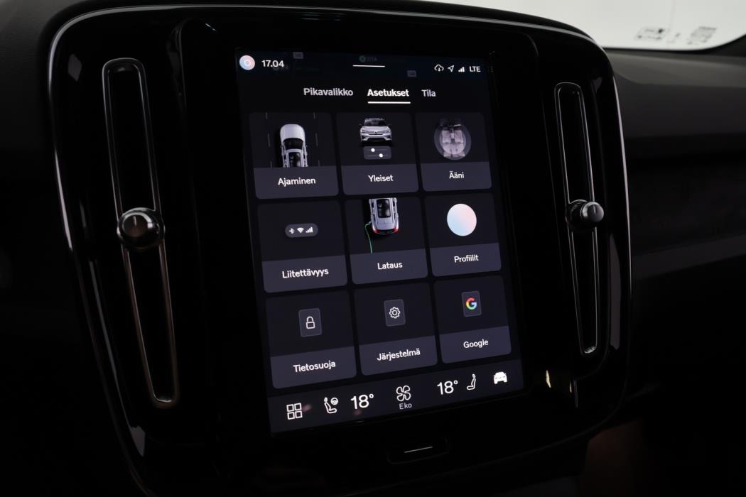 VOLVO XC40 2023