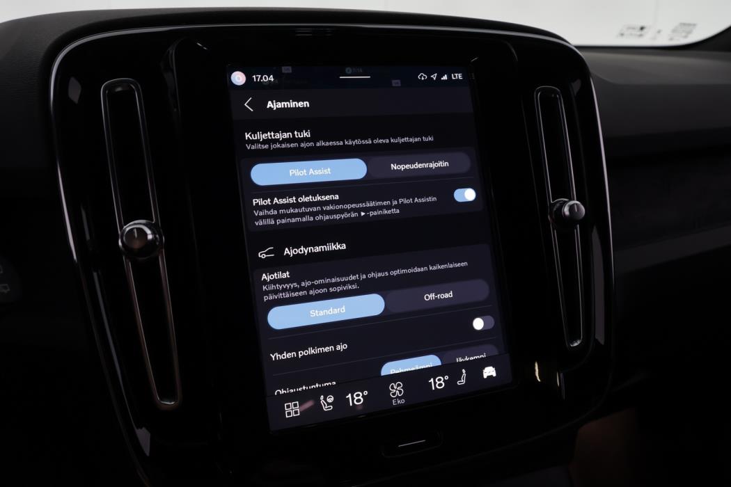 VOLVO XC40 2023