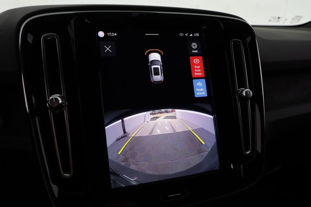 VOLVO XC40 2023