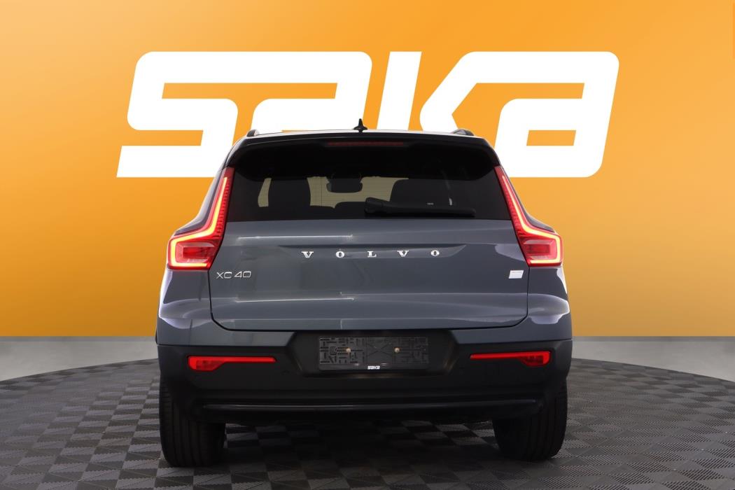 VOLVO XC40 2023