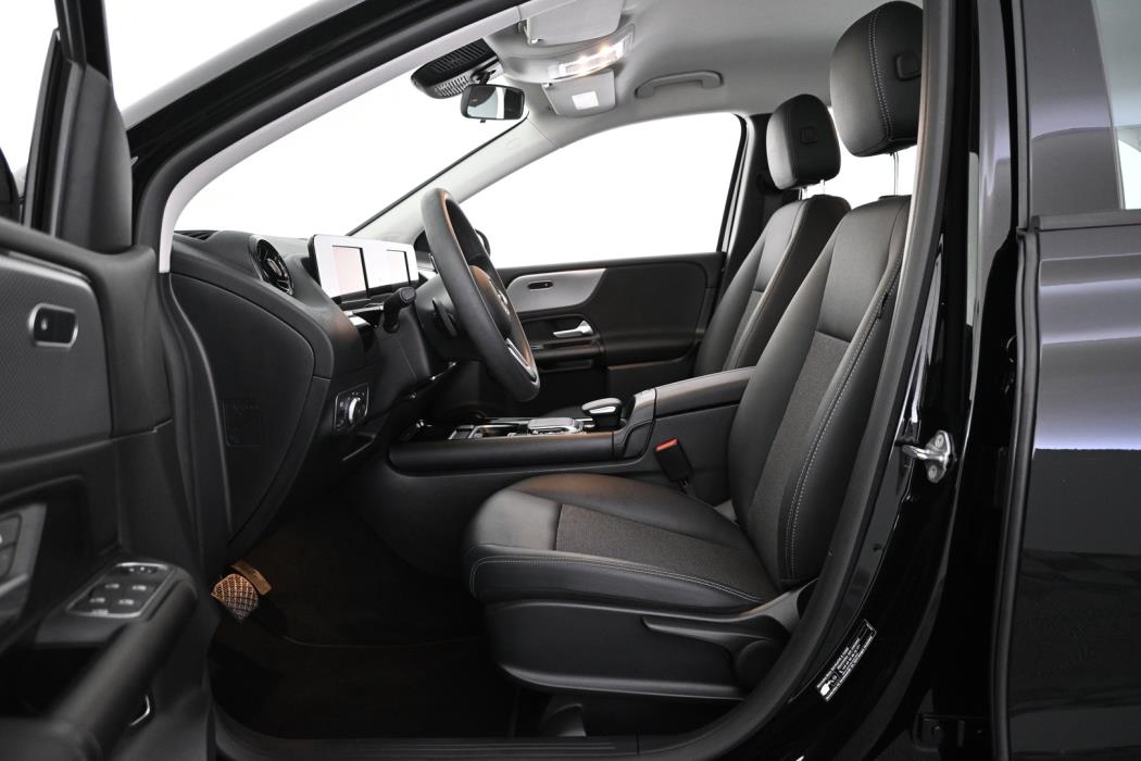 MERCEDES-BENZ B 2023