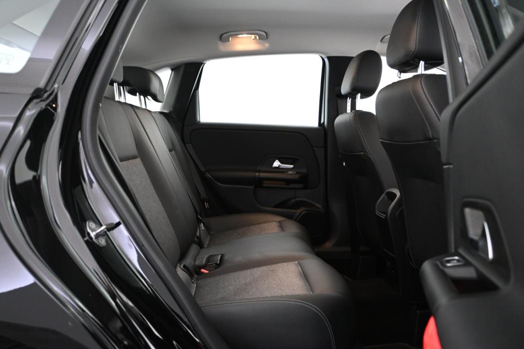 MERCEDES-BENZ B 2023