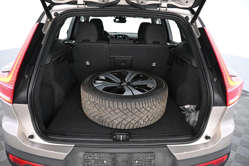 VOLVO XC40 2023