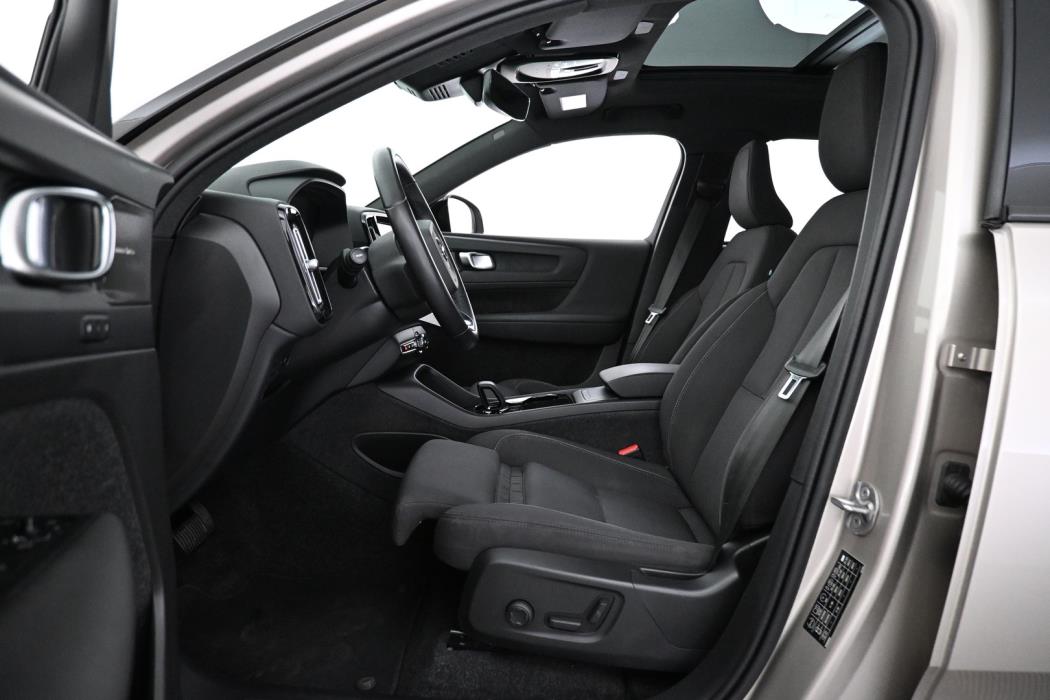 VOLVO XC40 2023