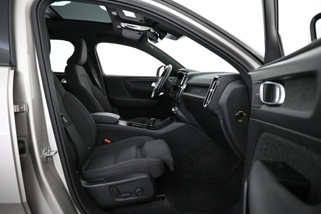 VOLVO XC40 2023