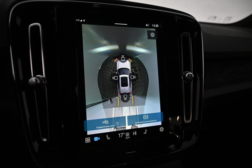 VOLVO XC40 2023