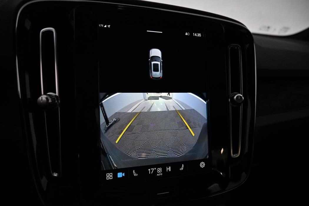 VOLVO XC40 2023