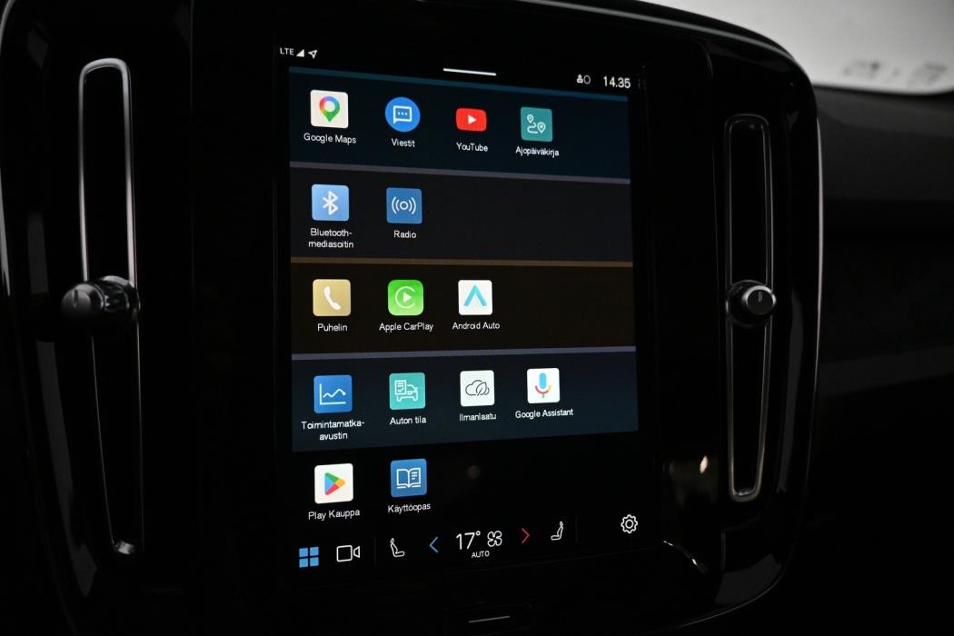 VOLVO XC40 2023