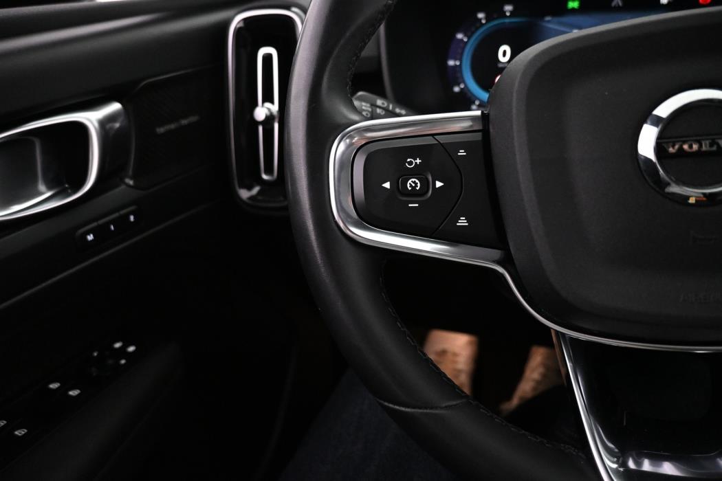 VOLVO XC40 2023