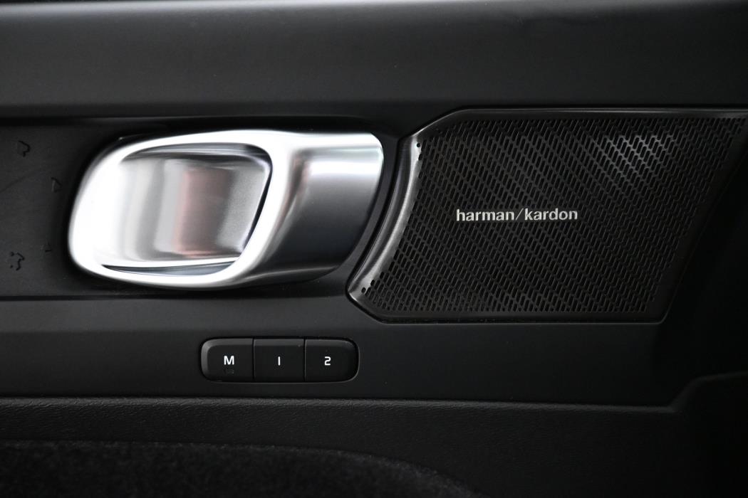 VOLVO XC40 2023