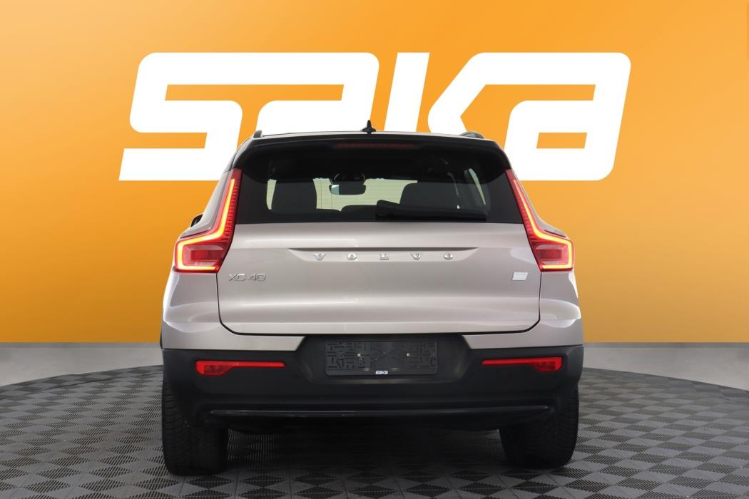 VOLVO XC40 2023