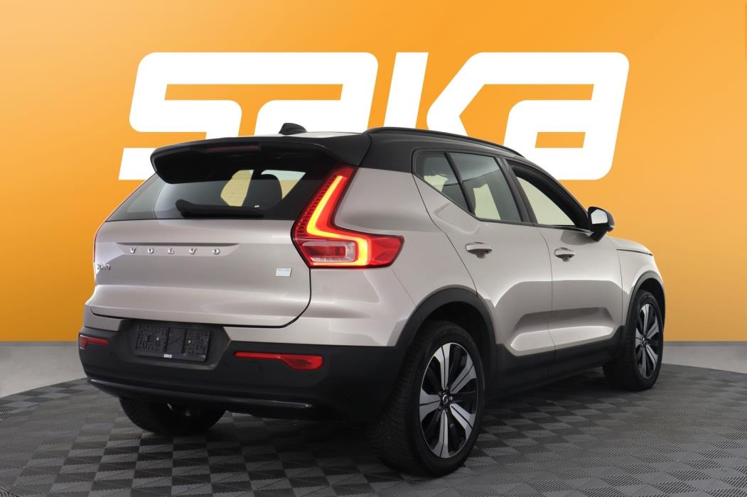VOLVO XC40 2023