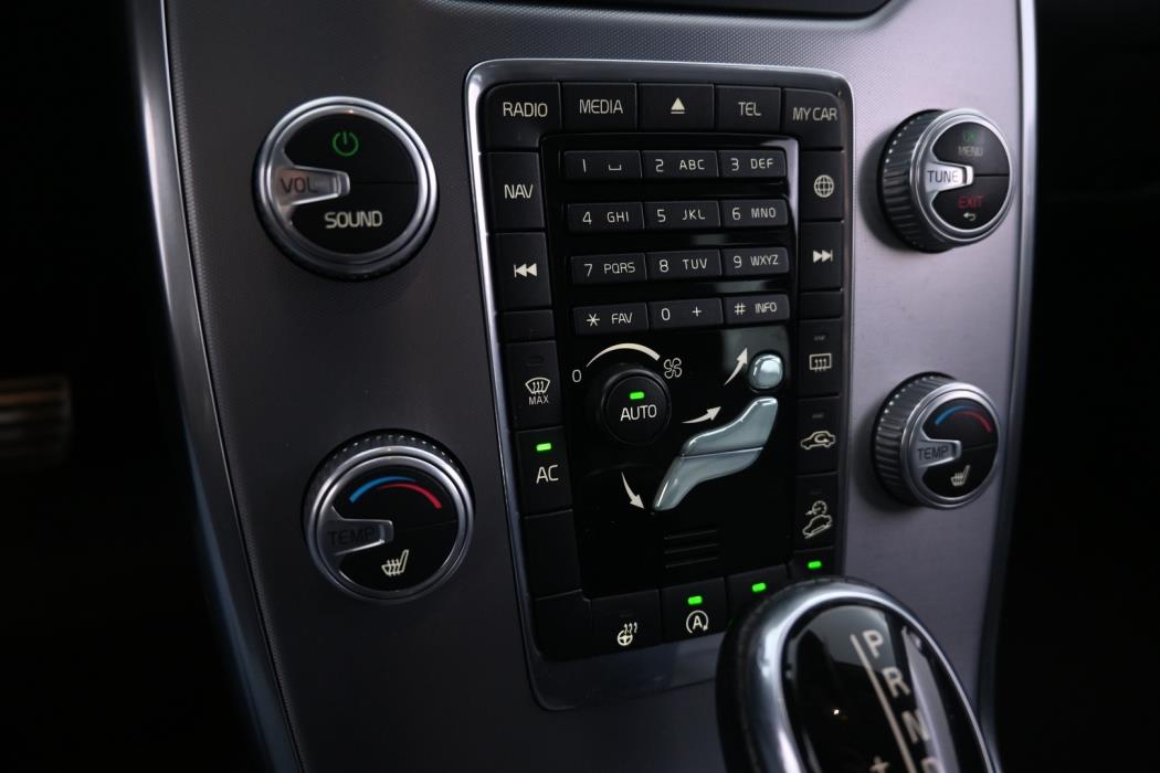 VOLVO XC70 2016