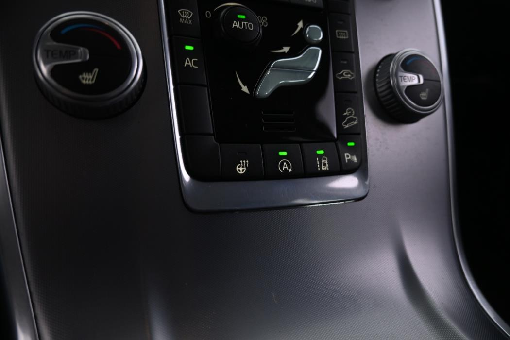 VOLVO XC70 2016