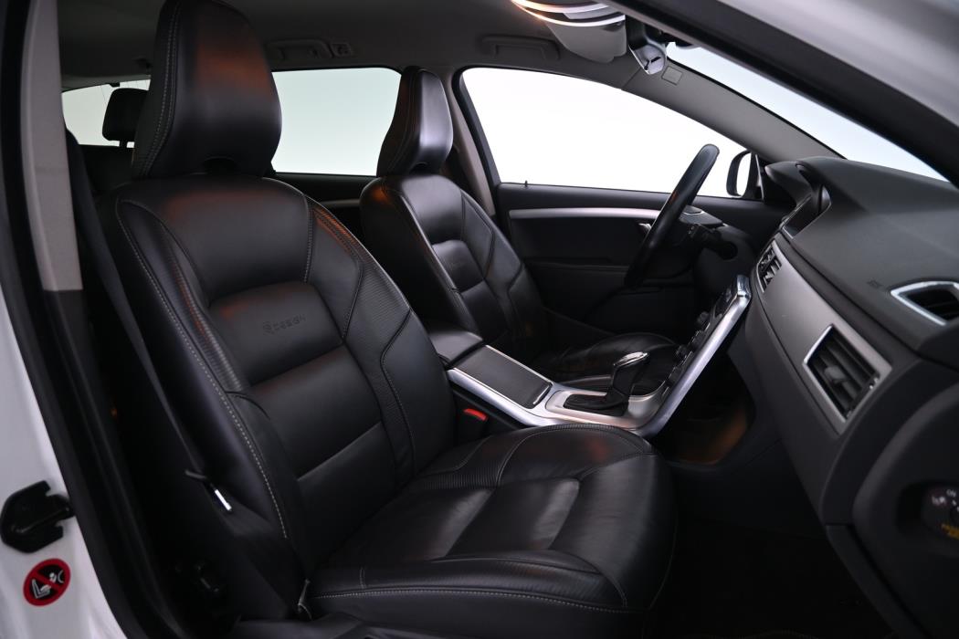 VOLVO V70 2012