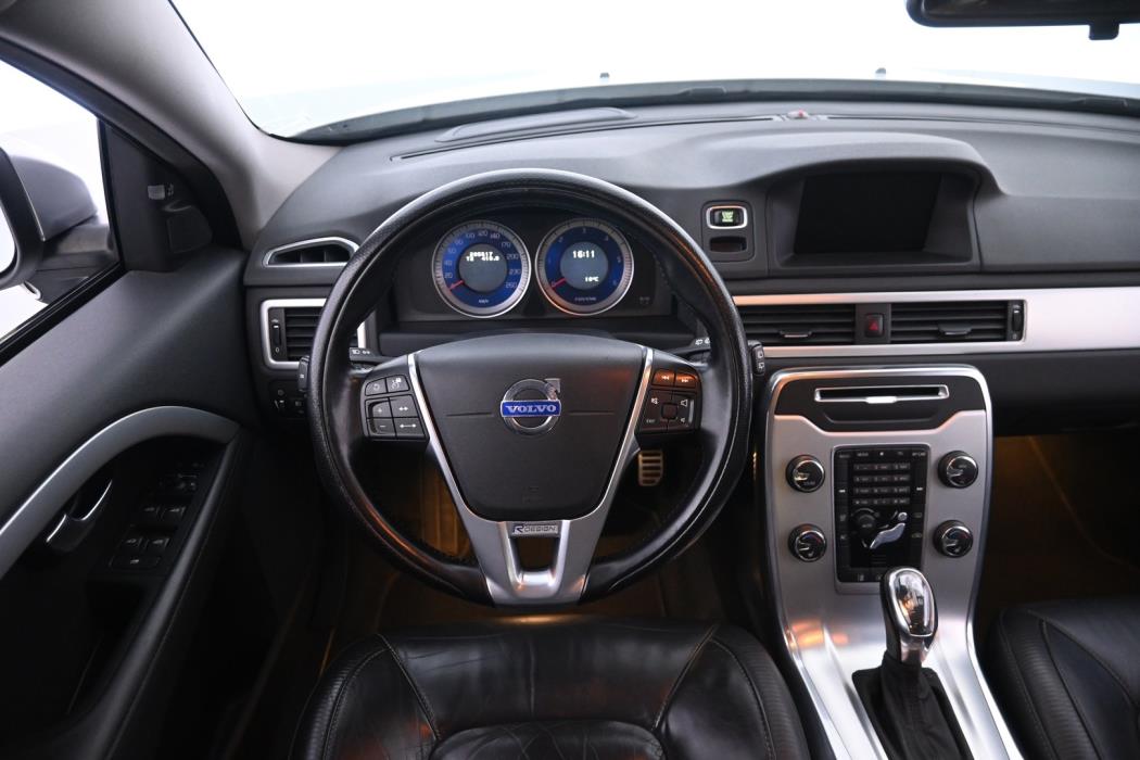 VOLVO V70 2012