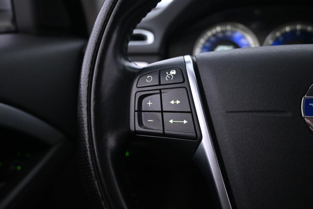 VOLVO V70 2012