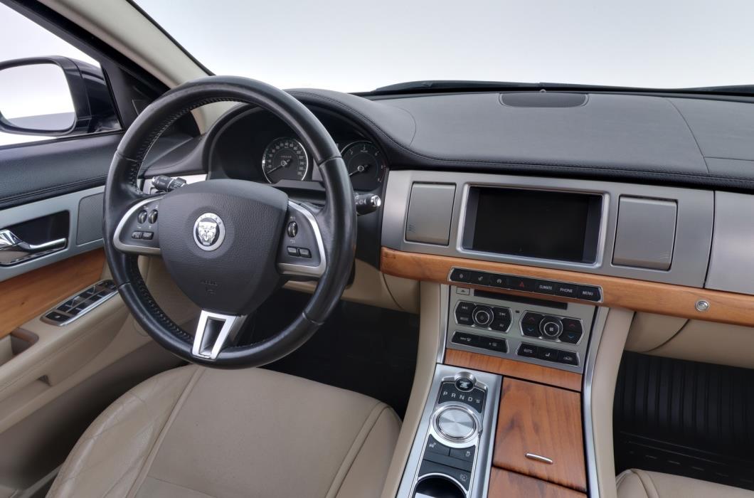 JAGUAR XF 2012