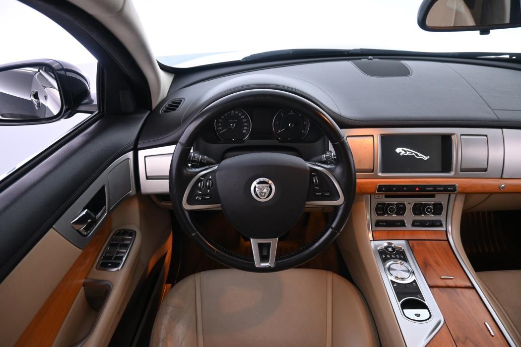JAGUAR XF 2012