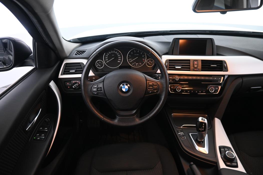 BMW 318 2017