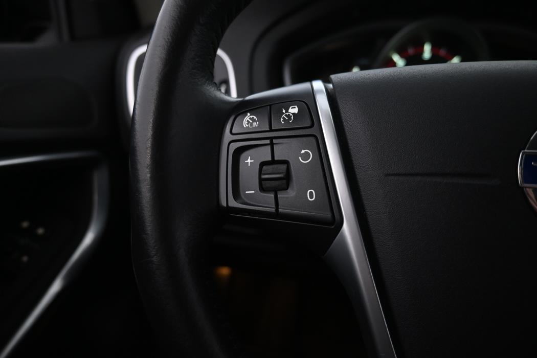 VOLVO V40 Cross Country 2016