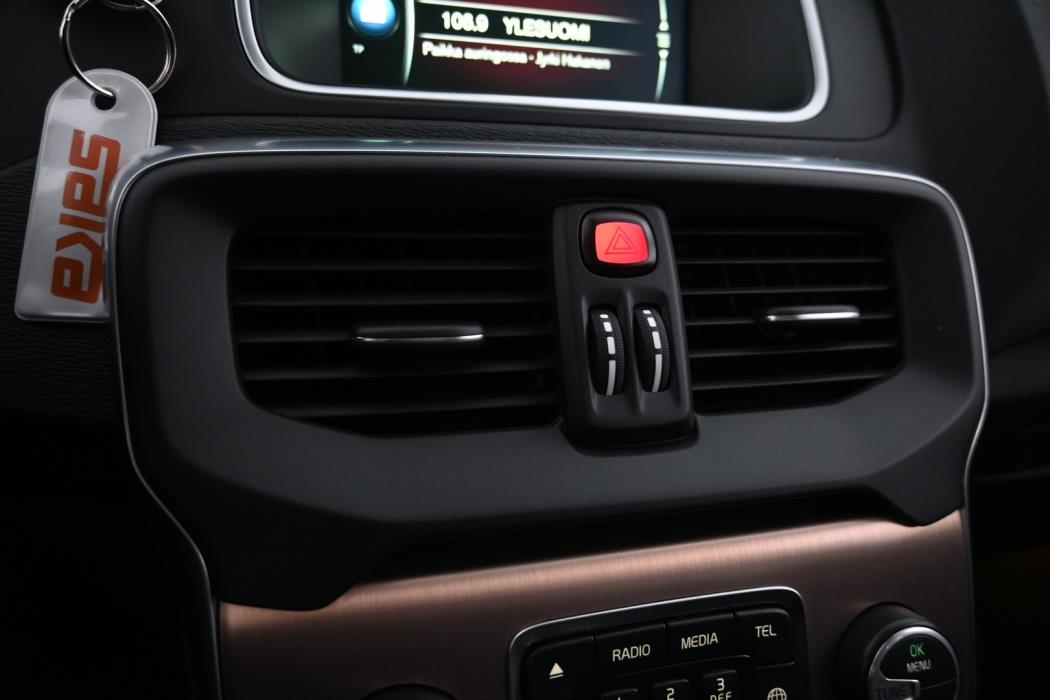 VOLVO V40 Cross Country 2016