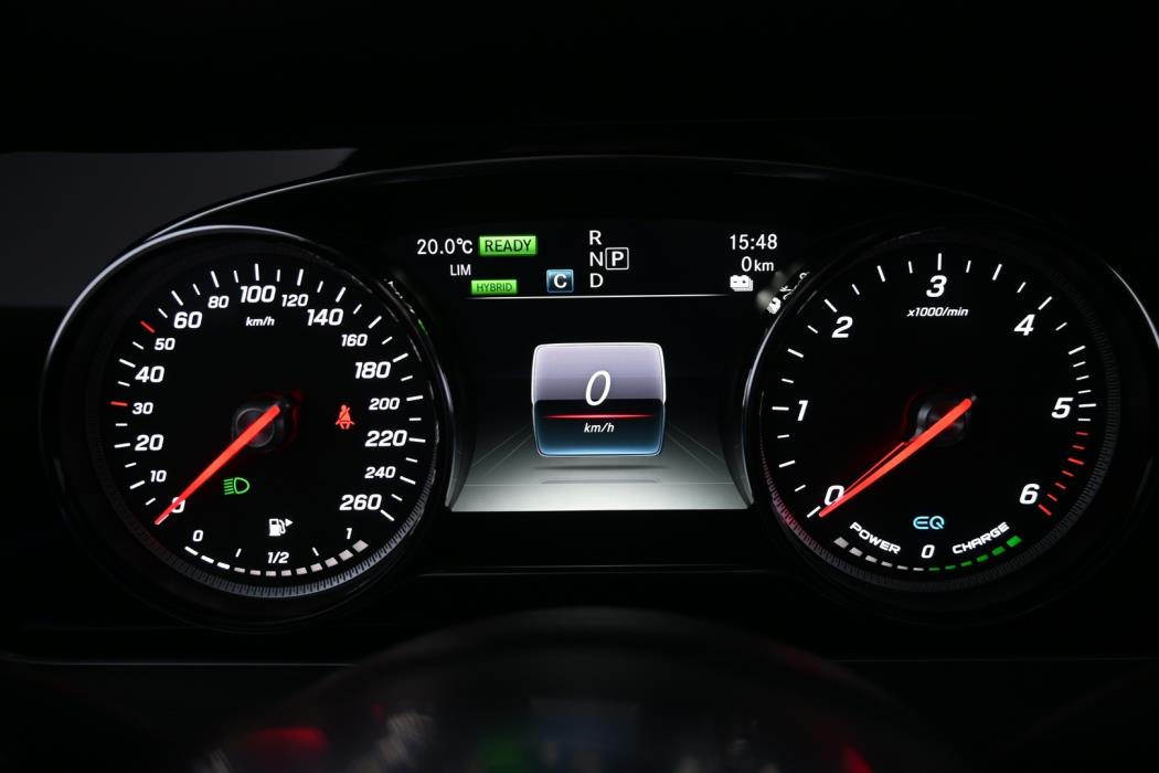 MERCEDES-BENZ E 2019