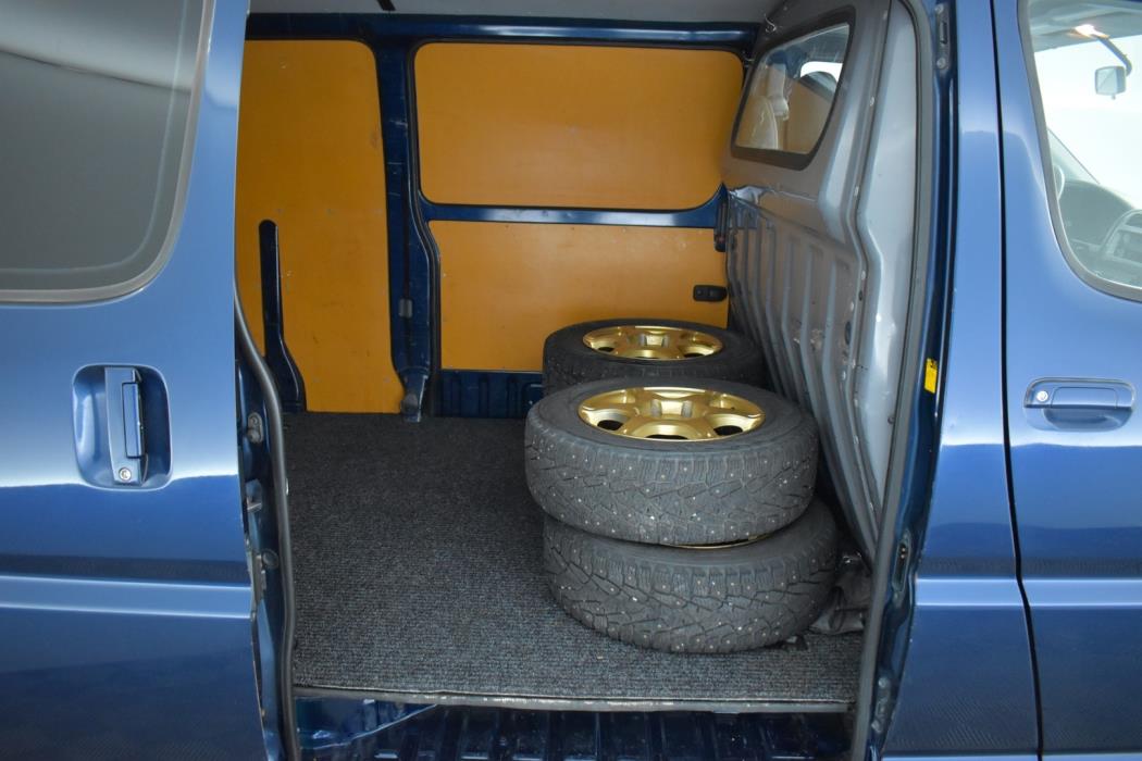 TOYOTA Hiace 2008