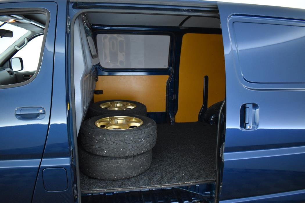TOYOTA Hiace 2008