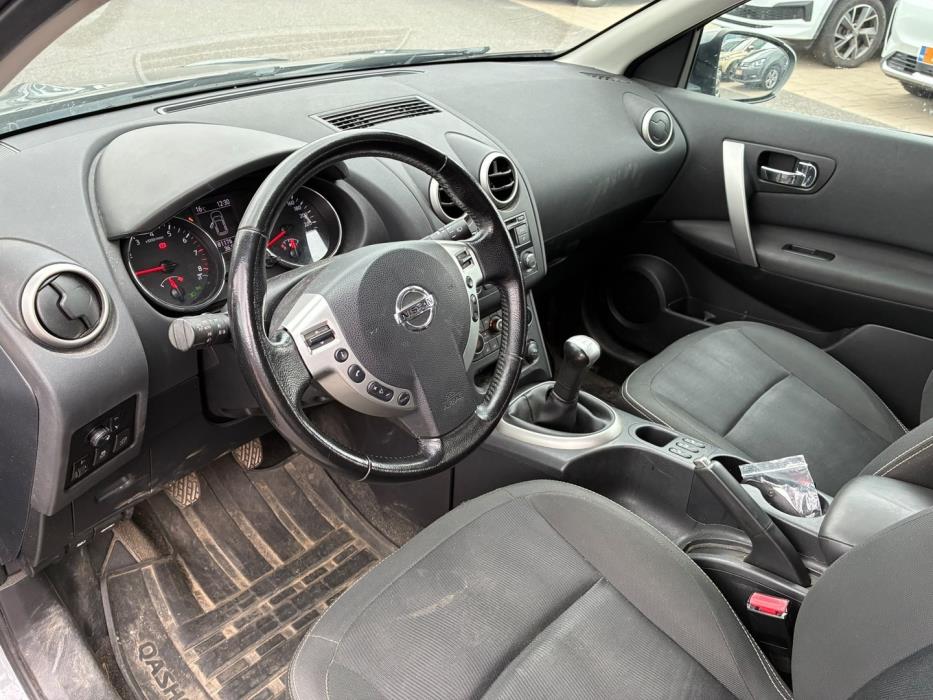 NISSAN Qashqai 2012