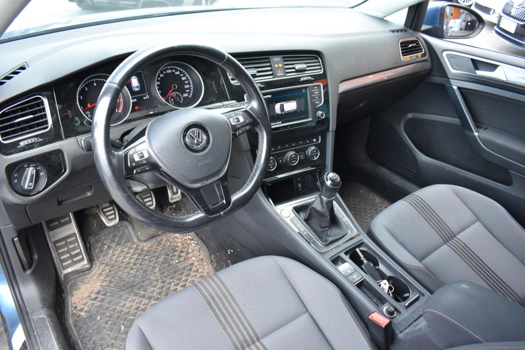 VOLKSWAGEN Golf 2017