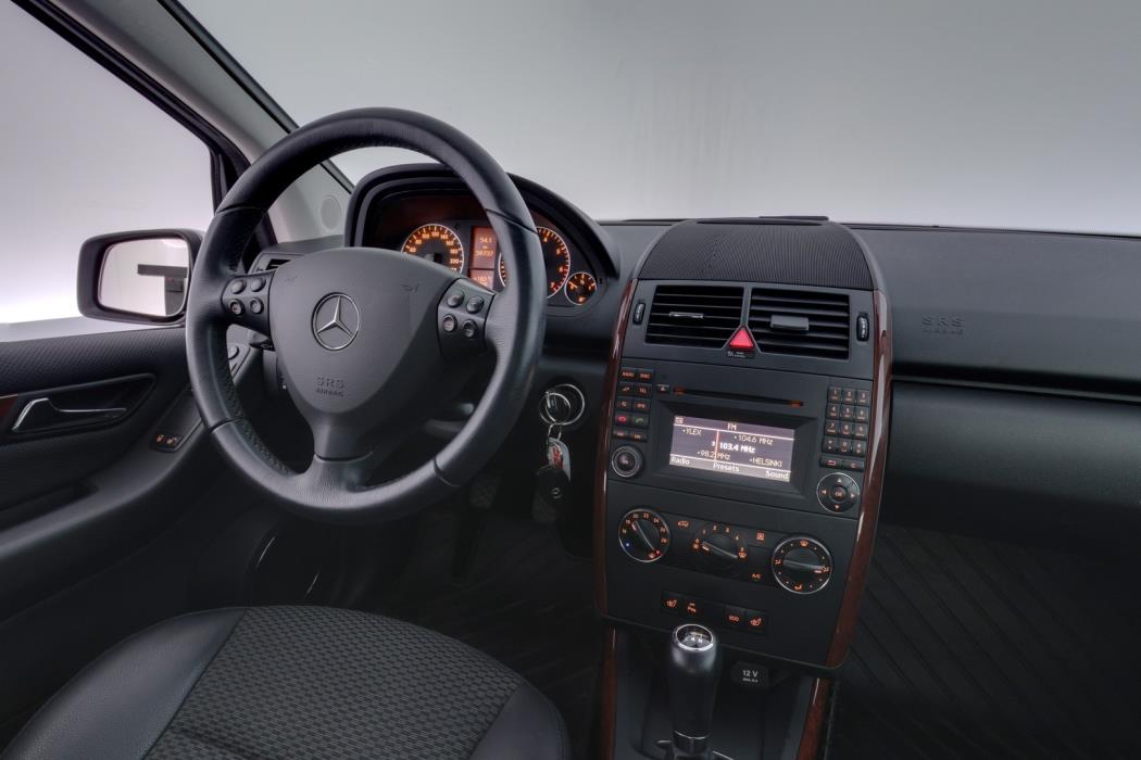 MERCEDES-BENZ A 2012