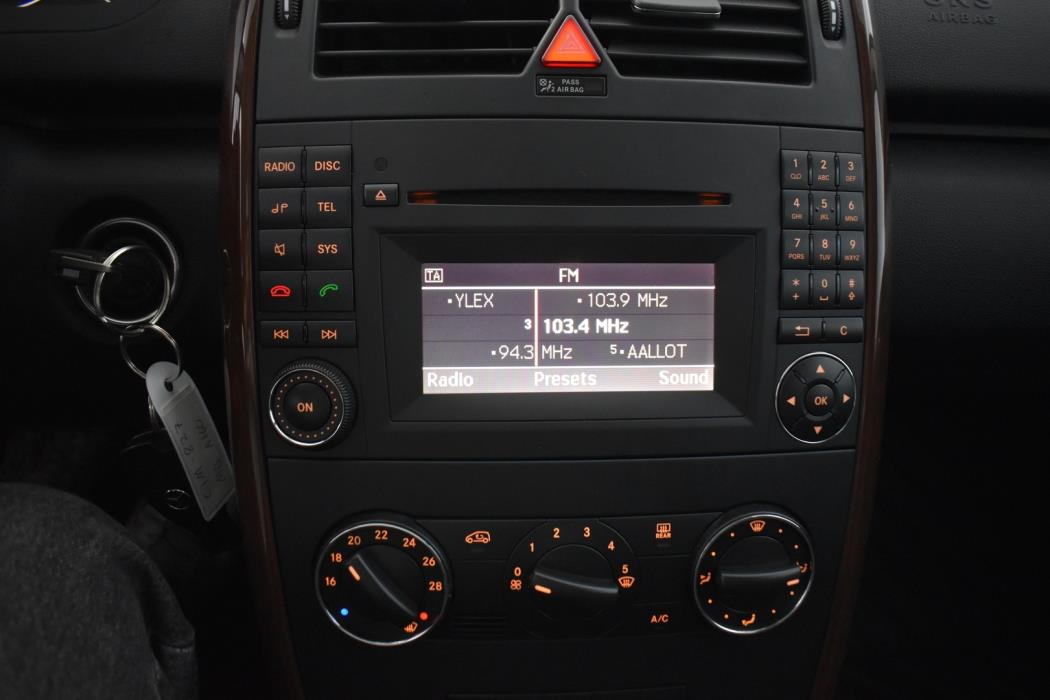 MERCEDES-BENZ A 2012