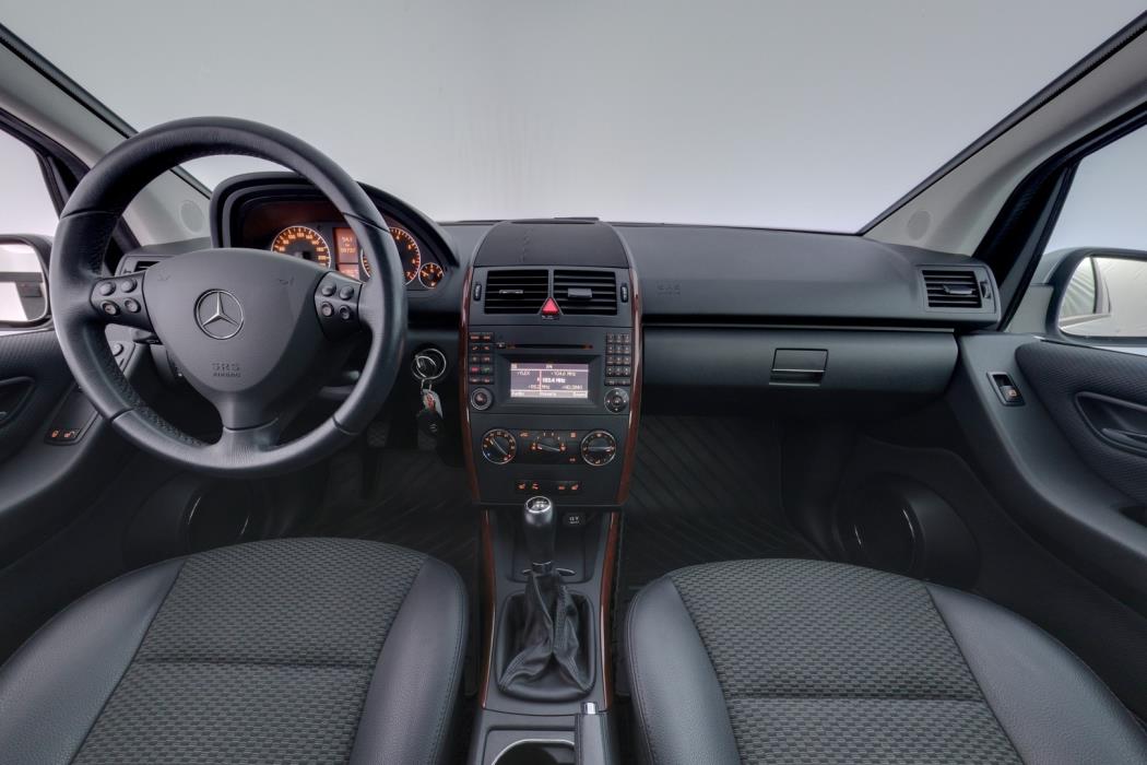 MERCEDES-BENZ A 2012