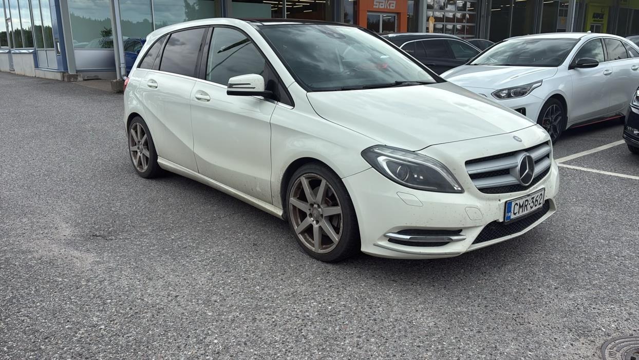 MERCEDES-BENZ B 2013