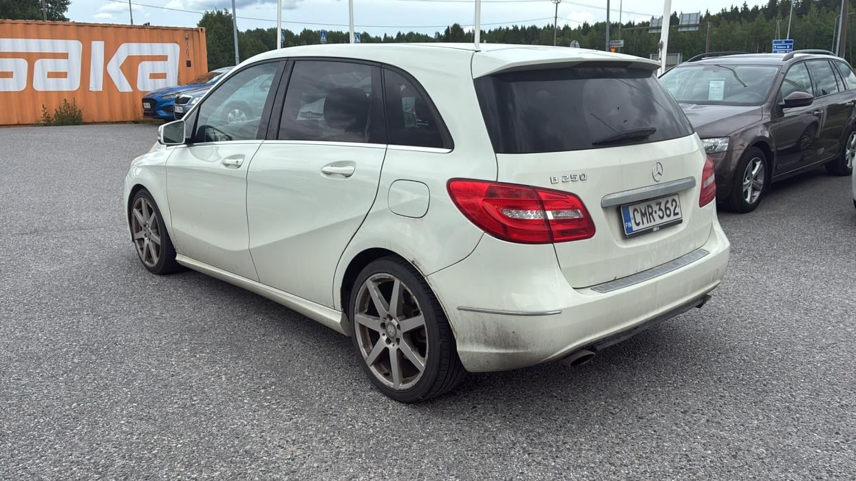 MERCEDES-BENZ B 2013