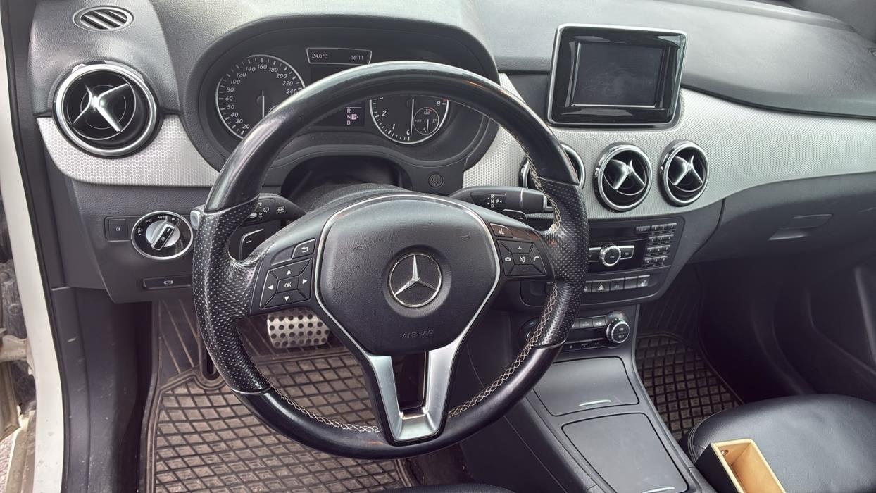 MERCEDES-BENZ B 2013