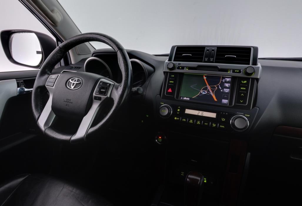 TOYOTA Land Cruiser 2016