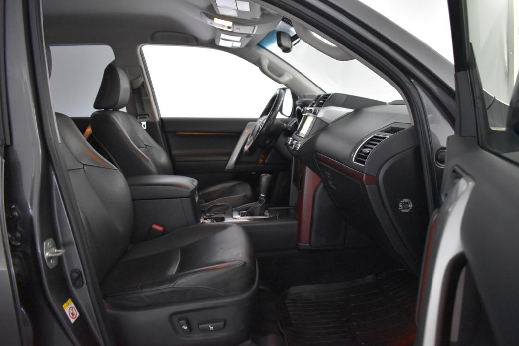 TOYOTA Land Cruiser 2016