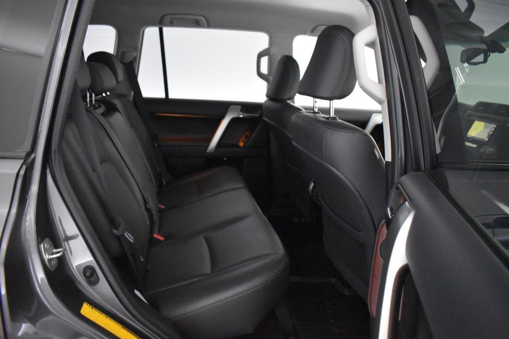 TOYOTA Land Cruiser 2016